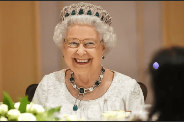 Nữ Hoàng Anh Elizabeth có bao nhiêu chiếc Vương Miện? Chiếc Vương Miện nào Nữ Hoàng thích nhất?