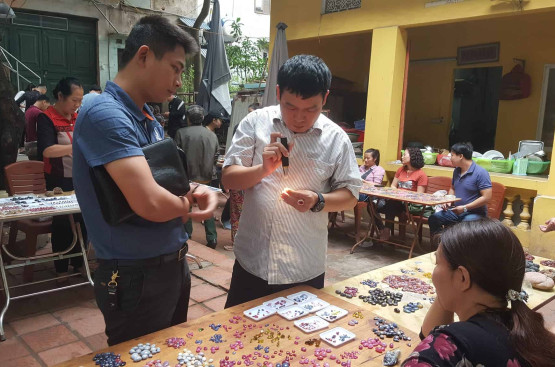 Chợ đá quý – phiên chợ đắt nhất giữa lòng Hà Nội Chợ đá quý – phiên chợ đắt nhất giữa lòng Hà Nội