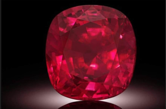 Đấu giá viên Ruby Hồng Ngọc lớn nhất thế giới khởi điểm 712 tỷ Việt Nam đồng Đấu giá viên Ruby Hồng Ngọc lớn nhất thế giới khởi điểm 712 tỷ Việt Nam đồng