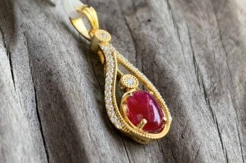 Top 10 mặt dây gắn đá quý thiết kế đẹp cho Nữ năm 2024 Top 10 mặt dây gắn đá quý thiết kế đẹp cho Nữ năm 2024