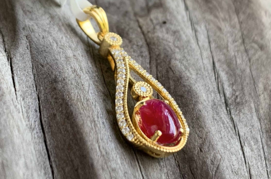 Top 10 mặt dây gắn đá quý thiết kế đẹp cho Nữ năm 2024 Top 10 mặt dây gắn đá quý thiết kế đẹp cho Nữ năm 2024