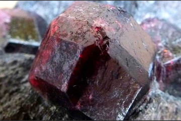 Đá Ruby phẩm chất như thế nào được coi là quý và có giá trị cao? Đá Ruby phẩm chất như thế nào được coi là quý và có giá trị cao?