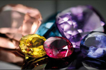 Cách phân biệt kim cương tự nhiên và nhân tạo như nào