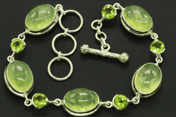 Người nổi tiếng và xu hướng sử dụng trang sức đá quý Người nổi tiếng và xu hướng sử dụng trang sức đá quý