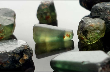 Ý nghĩa của đá Sapphire xanh lục, công dụng và ứng dụng trong đời sống Ý nghĩa của đá Sapphire xanh lục, công dụng và ứng dụng trong đời sống
