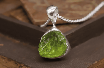 Sự thật thú vị về viên đá tháng 8 – Peridot Sự thật thú vị về viên đá tháng 8 – Peridot