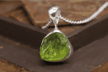 Đá Topaz xanh dương là gì? Giá đá, ý nghĩa ứng dụng trong cuộc sống  Đá Topaz xanh dương là gì? Giá đá, ý nghĩa ứng dụng trong cuộc sống