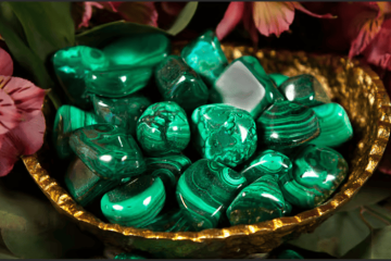 Tổng quan về đá Malachite (Lông Công, Khổng Tước): Báu vật phong thủy ngàn năm Tổng quan về đá Malachite (Lông Công, Khổng Tước): Báu vật phong thủy ngàn năm