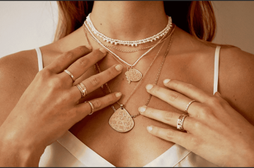 Gợi ý mẫu trang sức tặng cho nữ 20 – 10 ý nghĩa nhất Gợi ý mẫu trang sức tặng cho nữ 20 – 10 ý nghĩa nhất