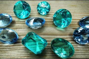 Cách nhận biết đá Aquamarine chuẩn giá trị, hướng dẫn mua hàng đúng cách  Cách nhận biết đá Aquamarine chuẩn giá trị, hướng dẫn mua hàng đúng cách