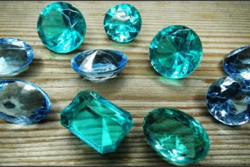 Cách mua Ngọc lục bảo đúng giá trị, hướng dẫn cách chọn Ngọc lục bảo đúng chuẩn Cách mua Ngọc lục bảo đúng giá trị, hướng dẫn cách chọn Ngọc lục bảo đúng chuẩn