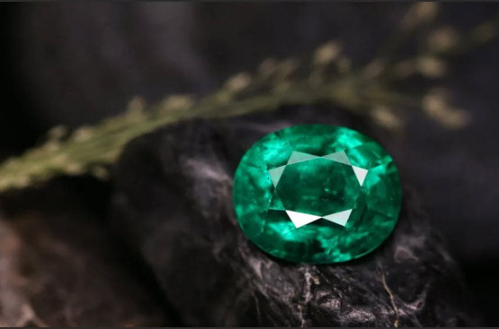 Đá Ngọc Lục Bảo giá bao nhiêu? Ứng dụng trong trang sức và yếu tố ảnh hưởng đến giá đá  Đá Ngọc Lục Bảo giá bao nhiêu? Ứng dụng trong trang sức và yếu tố ảnh hưởng đến giá đá