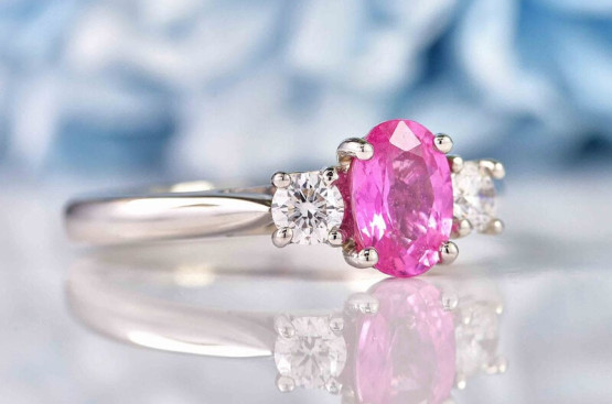 Mẫu nhẫn đính đá màu hồng – Tuyệt tác trang sức cho tình yêu và vẻ đẹp Mẫu nhẫn đính đá màu hồng – Tuyệt tác trang sức cho tình yêu và vẻ đẹp