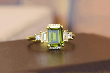 Những mẫu nhẫn đính đá Peridot cho nữ đẹp nổi bật trong thế giới trang sức cao cấp Những mẫu nhẫn đính đá Peridot cho nữ đẹp nổi bật trong thế giới trang sức cao cấp