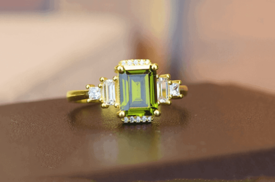 Những mẫu nhẫn đính đá Peridot cho nữ đẹp nổi bật trong thế giới trang sức cao cấp Những mẫu nhẫn đính đá Peridot cho nữ đẹp nổi bật trong thế giới trang sức cao cấp