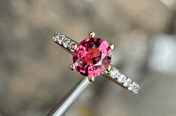 Những mẫu nhẫn Spinel nữ đẹp 2025 chạm đến đỉnh cao của sự thanh lịch Những mẫu nhẫn Spinel nữ đẹp 2025 chạm đến đỉnh cao của sự thanh lịch
