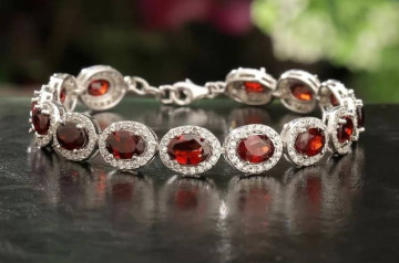 Vòng tay đá phong thủy cho nữ mệnh Thổ: 7+ lựa chọn đá quý đem lại bình an và thịnh vượng Vòng tay đá phong thủy cho nữ mệnh Thổ: 7+ lựa chọn đá quý đem lại bình an và thịnh vượng