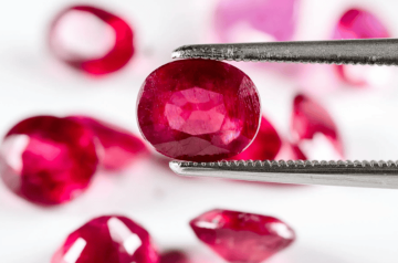 Đá Ruby Thái Lan: Khám phá bí mật của nữ hoàng đá quý – viên Hồng Ngọc từ xứ sở chùa Vàng Đá Ruby Thái Lan: Khám phá bí mật của nữ hoàng đá quý – viên Hồng Ngọc từ xứ sở chùa Vàng
