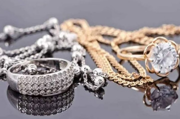 Người mệnh Thổ nên đeo vàng hay bạc? Góc nhìn từ phong thủy và ngũ hành Người mệnh Thổ nên đeo vàng hay bạc? Góc nhìn từ phong thủy và ngũ hành