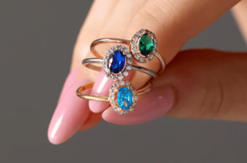 Nhẫn đính đá Sapphire xu hướng mới trong thiết kế trang sức mang may mắn đến người sở hữu Nhẫn đính đá Sapphire xu hướng mới trong thiết kế trang sức mang may mắn đến người sở hữu