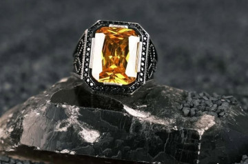 Nhẫn nam đá Citrine: BST mẫu đẹp – mạnh mẽ – đầy khí chất cho phái mạnh Nhẫn nam đá Citrine: BST mẫu đẹp – mạnh mẽ – đầy khí chất cho phái mạnh