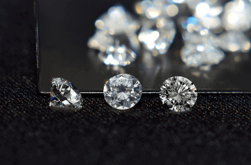 Kim cương Moissanite nước D là gì? Có nên mua để sử dụng hay không Kim cương Moissanite nước D là gì? Có nên mua để sử dụng hay không