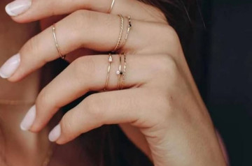 Nữ đeo nhẫn ngón nào để hút tài lộc: Bí quyết phong thủy thu hút tiền bạc hiệu quả Nữ đeo nhẫn ngón nào để hút tài lộc: Bí quyết phong thủy thu hút tiền bạc hiệu quả