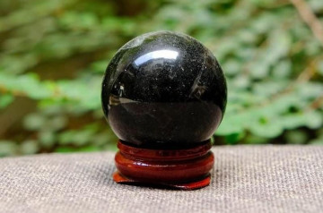 Quả cầu thạch anh đen: Bí mật năng lượng bảo vệ và trí tuệ sâu lắng Quả cầu thạch anh đen: Bí mật năng lượng bảo vệ và trí tuệ sâu lắng