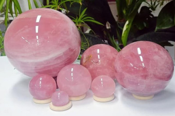 Quả cầu thạch anh – Vật phẩm phong thủy mang năng lượng tích cực Quả cầu thạch anh – Vật phẩm phong thủy mang năng lượng tích cực