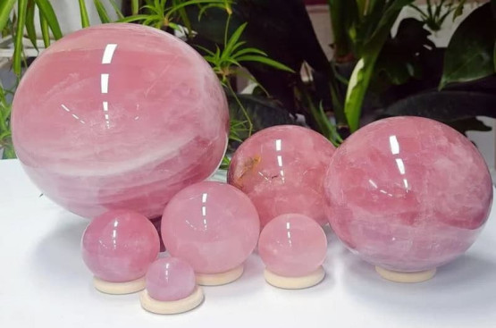 Quả cầu thạch anh – Vật phẩm phong thủy mang năng lượng tích cực Quả cầu thạch anh – Vật phẩm phong thủy mang năng lượng tích cực