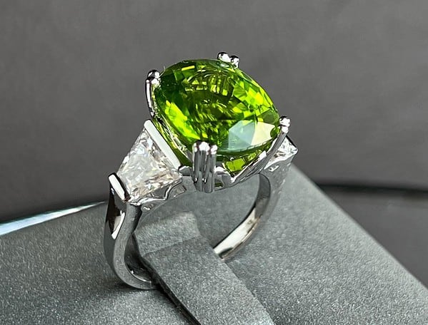 trang sức đá Peridot