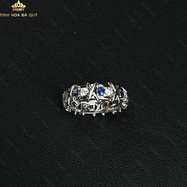 Nhẫn nữ Sapphire kết Kim Cương mẫu Tiffany 2,5ct – IRSP 221025