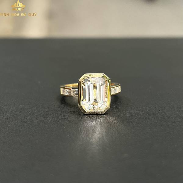 Nhẫn nữ Topaz trắng sang trọng tinh tế