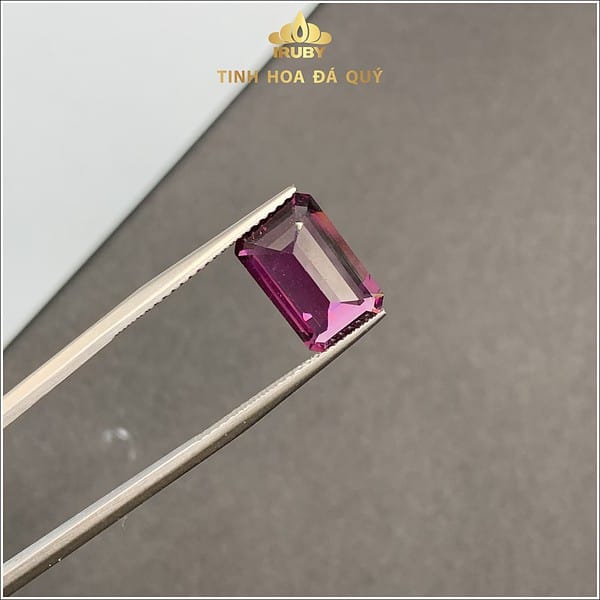 Viên Rhodolite Garnet đỏ tím cắt emerald hiện đại 3.56ct - IRGN233356 hình ảnh 4