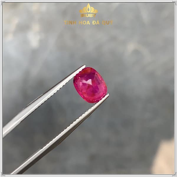 Viên Ruby facet hồng sáng phát quang - IRRF23319 hình chụp đáy