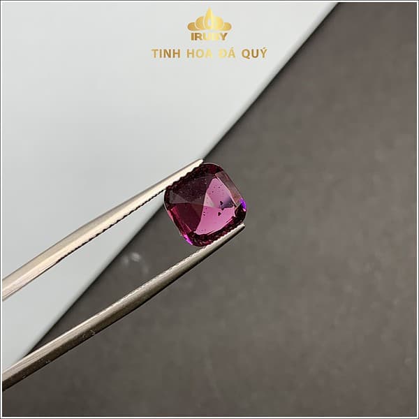 Viên rhodolite garnet đẹp rực rỡ 2.43ct - IRGN233243 hình ảnh