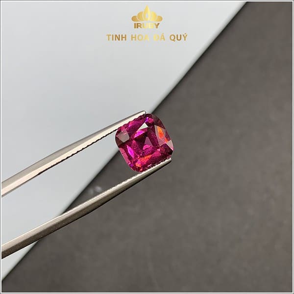 Viên rhodolite garnet đẹp rực rỡ 2.43ct - IRGN233243 hình ảnh 2