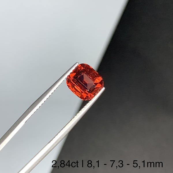 Đá Granet màu đỏ huyền bí 2,84ct - IRGN233284 hình ảnh 4