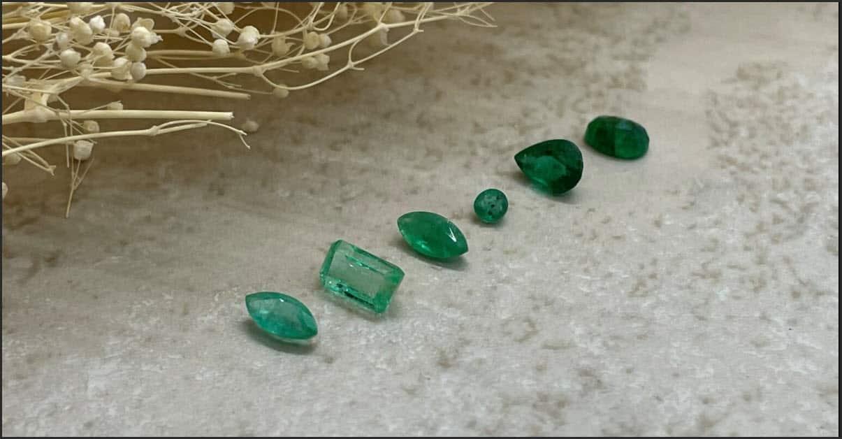 Tinh thể đá Emerald xanh tự nhiên cắt khối tiêu chuẩn