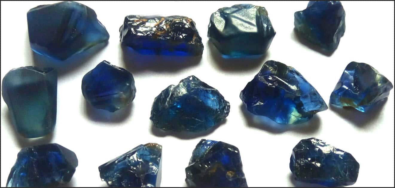 Tinh thể đá Sapphire xanh lam tự nhiên nguyên bản