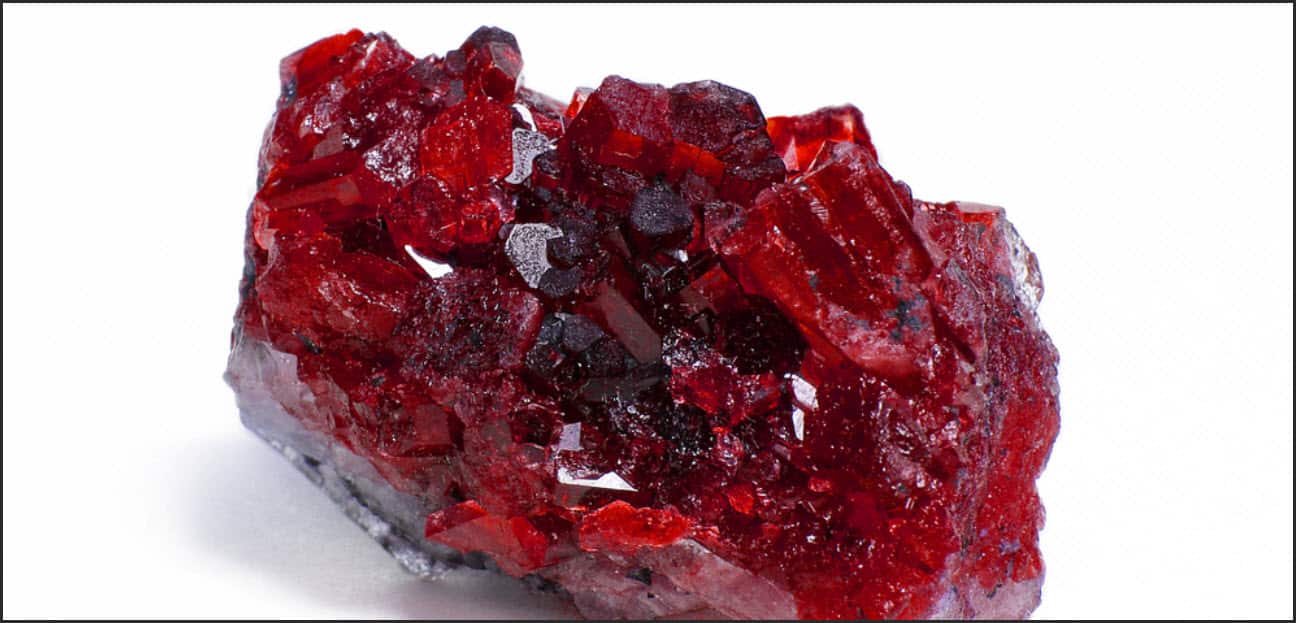 đá Ruby như một món quà của tạo hóa với màu sắc nổi bật thể hiện quyền lực.