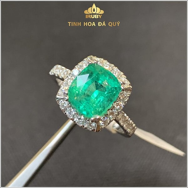 Nhẫn nữ Emerald kết kim cương siêu sang hình ảnh 4