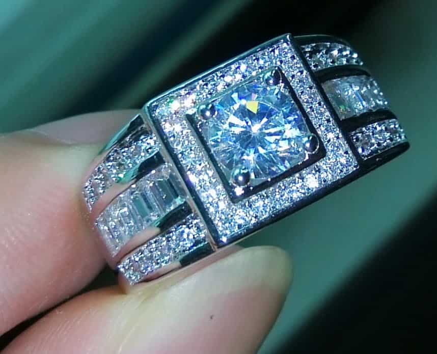 Nhẫn full kim cương rất đẹp và tinh xảo