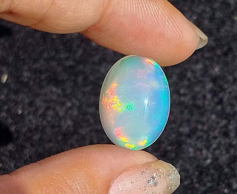 Đá Opal nhiều màu rất đẹp