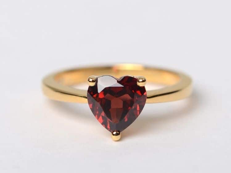 Mẫu 3: Nhẫn nữ Garnet đỏ trái tim tình yêu  