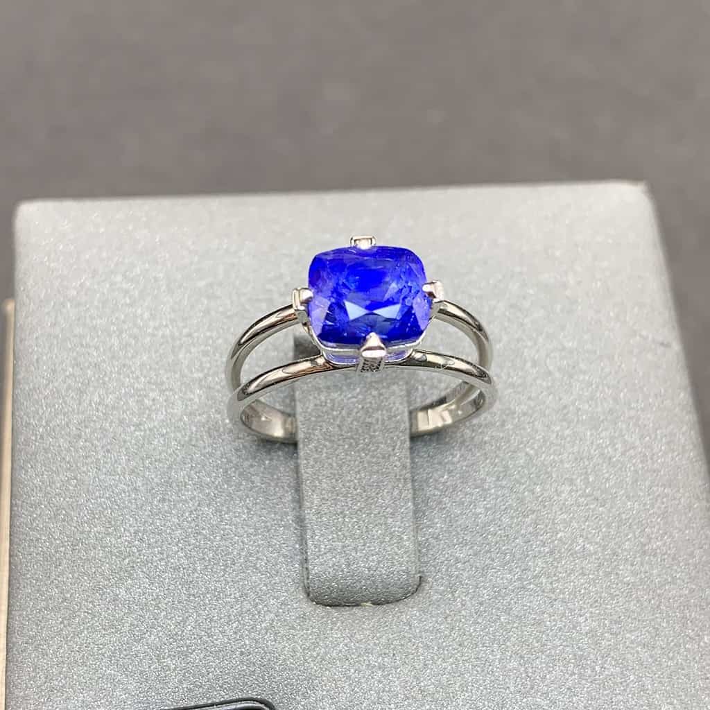 Nhẫn nữ Sapphire xanh lam đơn giản nổi bật viên đá chủ 