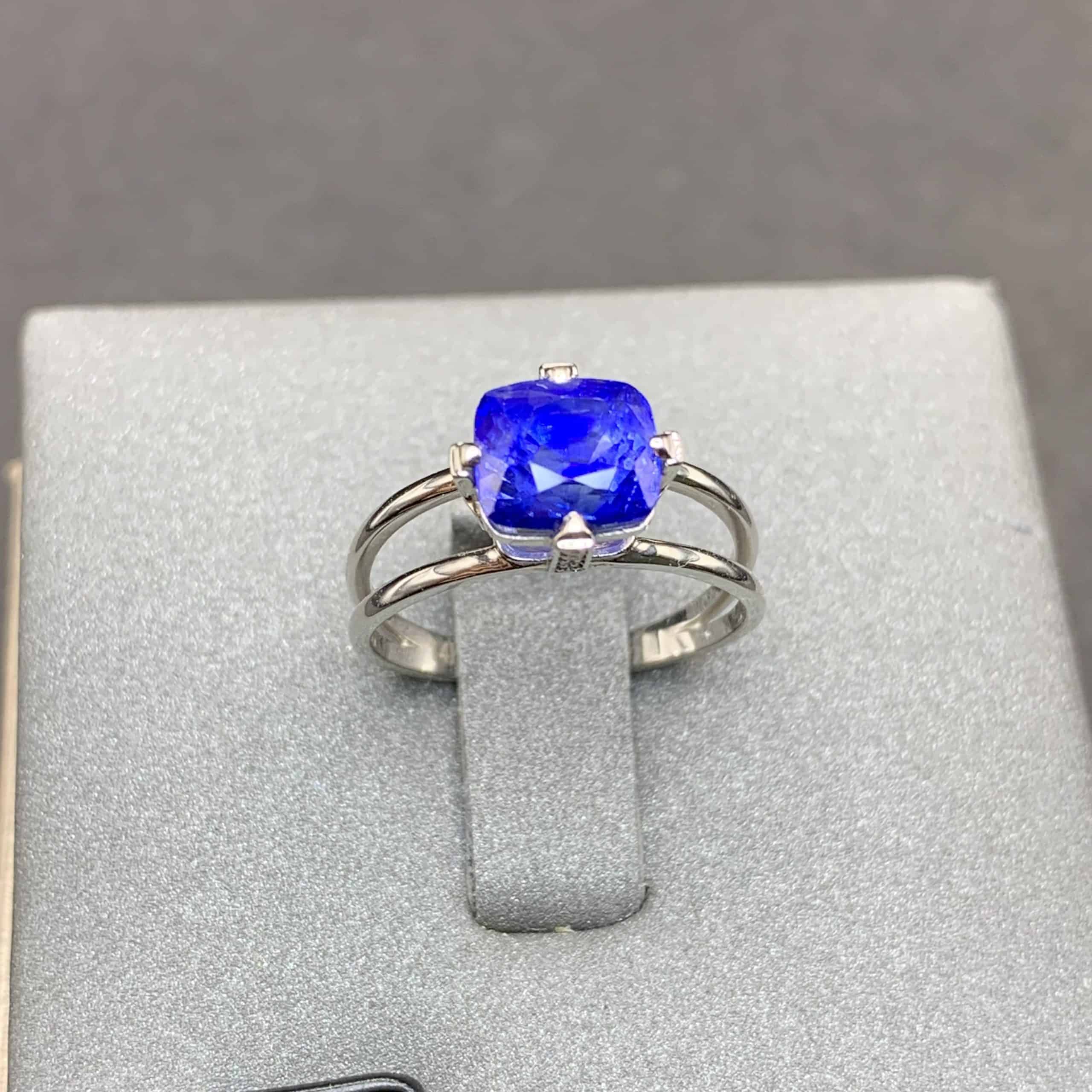 Nhẫn nữ Sapphire xanh lam đơn giản 
