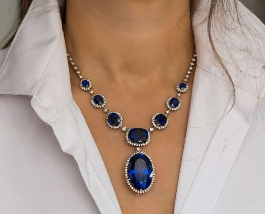 Mẫu dây chuyền đá Sapphire cho phụ nữ quyền lực