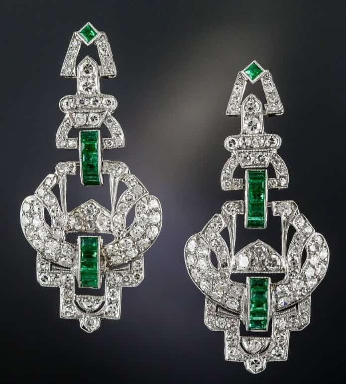 Mẫu hoa tai Emerald biểu tượng quyền lực