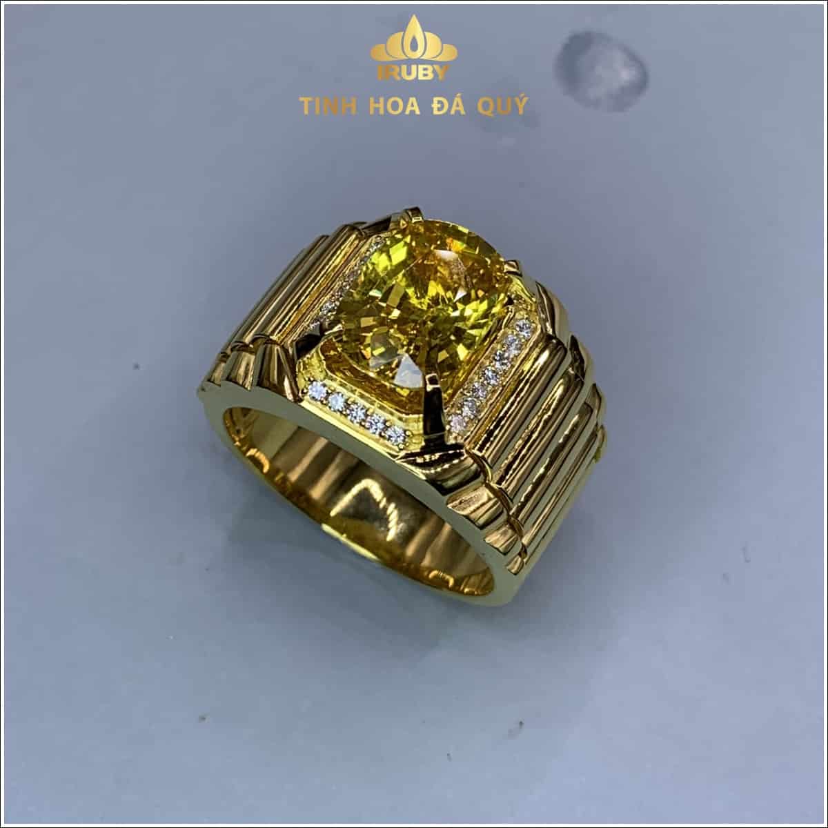 Nhẫn Sapphire vàng mẫu Rolex hiện đại cho mệnh Kim 